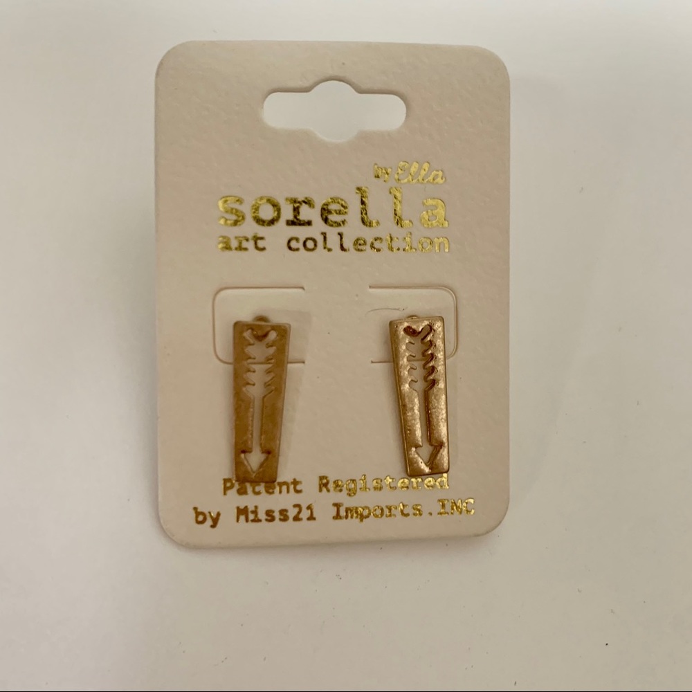 Sorella Art Collection Gold Matte Arrow Stud Ears